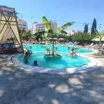 Garden Palace Голем