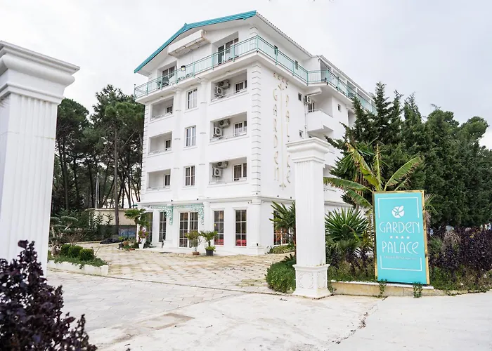 Garden Palace Resort *