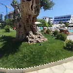 Garden Palace Golem (Tirana)