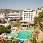 Θέρετρο Garden Palace Golem (Tirana)