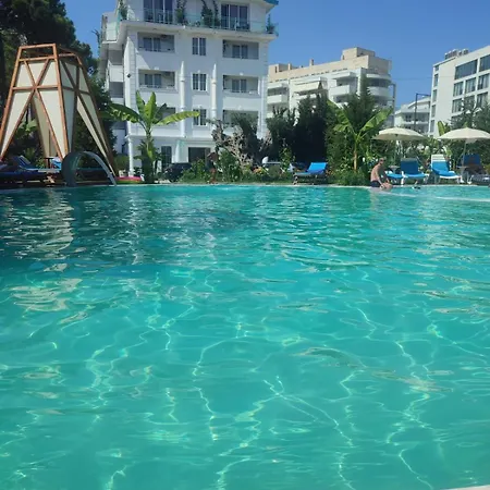 Garden Palace Голем