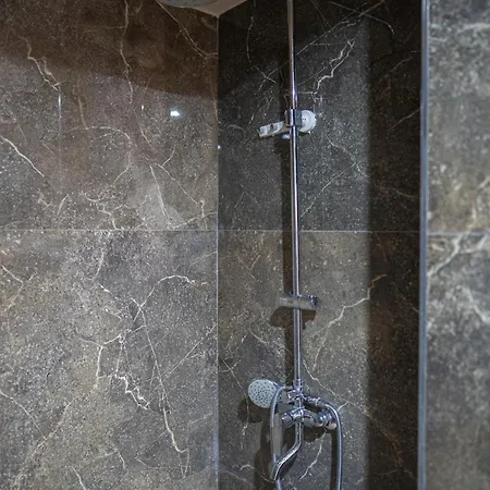 Garden Palace Голем